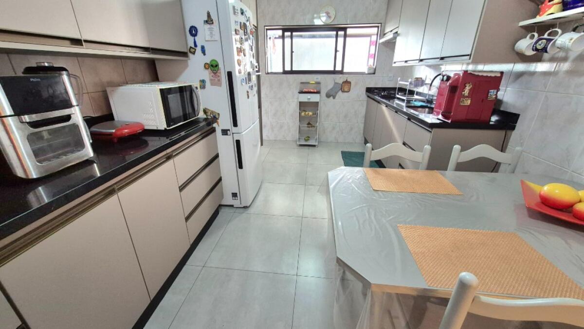 Apartamento com 4 quartos e 137 m² em Vila Guilhermina, Praia Grande