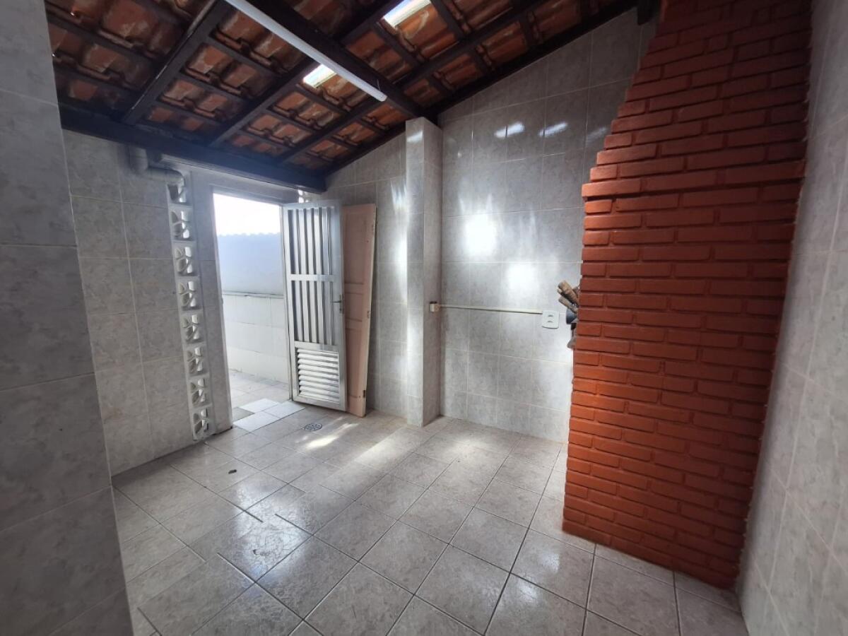 Casa com 3 quartos e 102 m² em Vila Mirim, Praia Grande